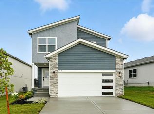 717 Glenn Cir, Raymore, MO 64083