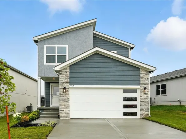 717 Glenn Cir, Raymore, MO 64083