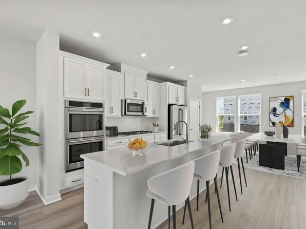 24167 Thurso Sq, Sterling, VA 20166