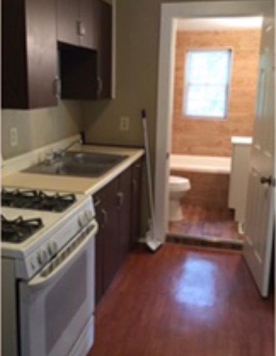 2nd image of 2607 Walnut St APT C