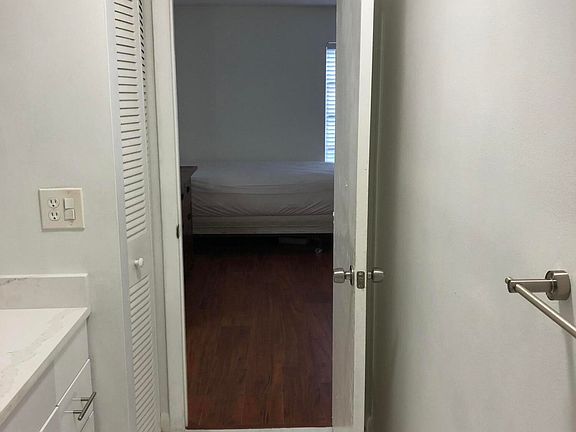 4th image of 480 NW 20th St APT 214