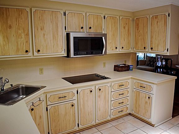 5th image of 28944-105 Hubbard St