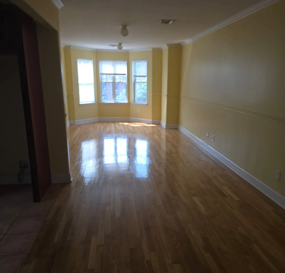 3 bed, 700 sqft, $2,650 — Photo 1