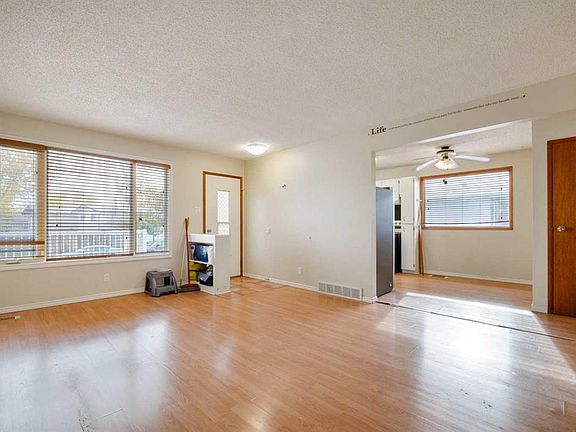 4th image of 6 E Cayuga Cres W