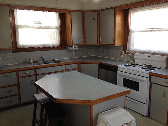 2nd image of 1015 W Main St