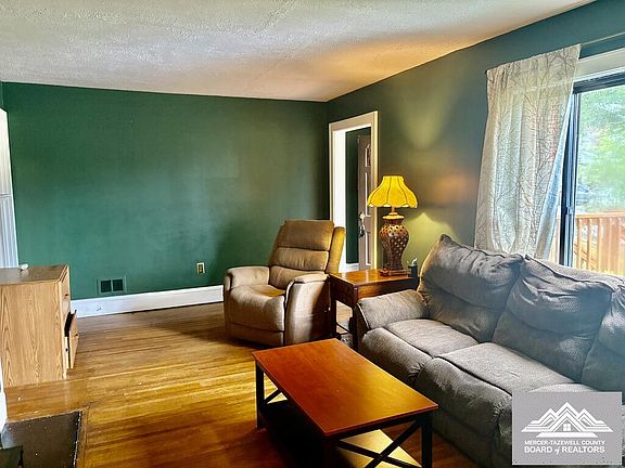 3rd image of 1301 Whitethorn St