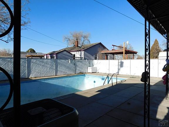 5th image of 726 W Adams Ave