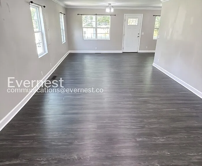 736 Hancock Rd — Photo 8