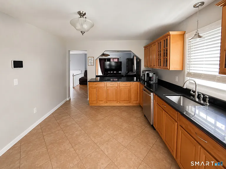 163 Alder St — Photo 2