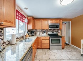 33 William St, Chicopee, MA 01020