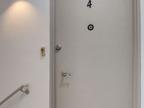 5th image of 2230 S Redondo Blvd APT 4