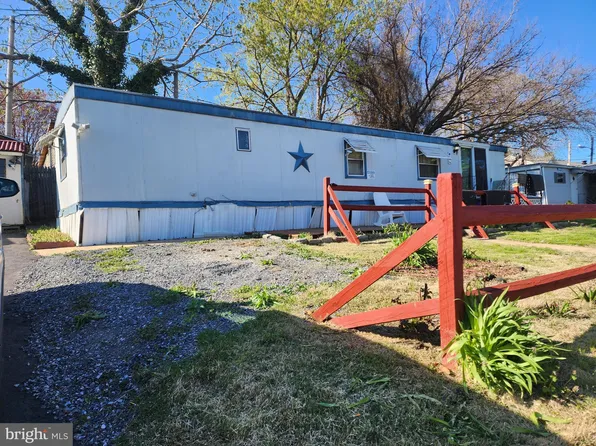 4 Sherman Dr, Claymont, DE 19703