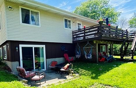 3rd image of 165 Juniper Ct