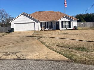 51 Wheatfield Dr, Fort Mitchell, AL 36856
