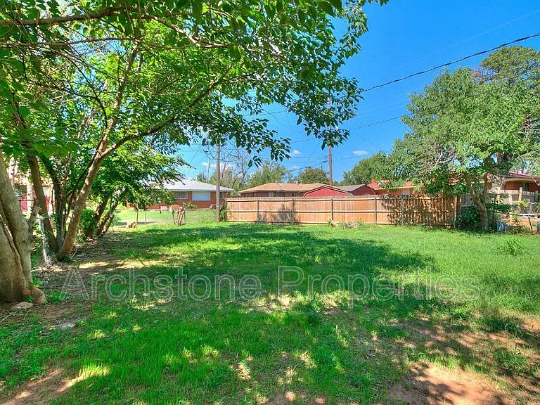 2305 Mustang St — Photo 35