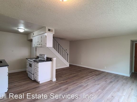 3rd image of 4173 Cuny Ave APT 2