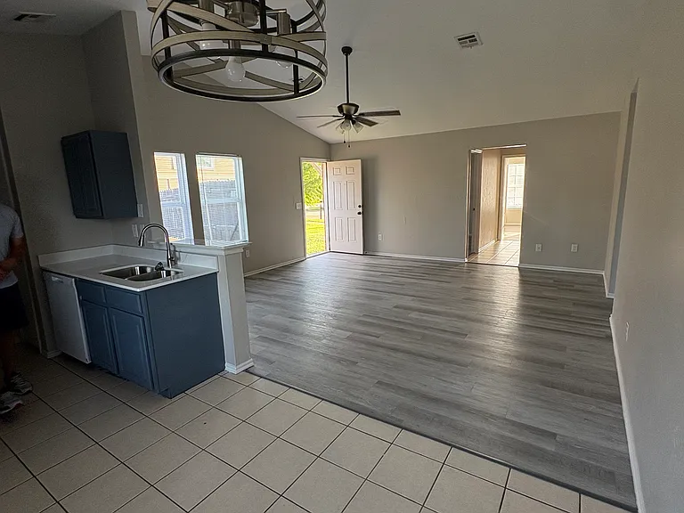 605 Welston Cir #2 — Photo 3