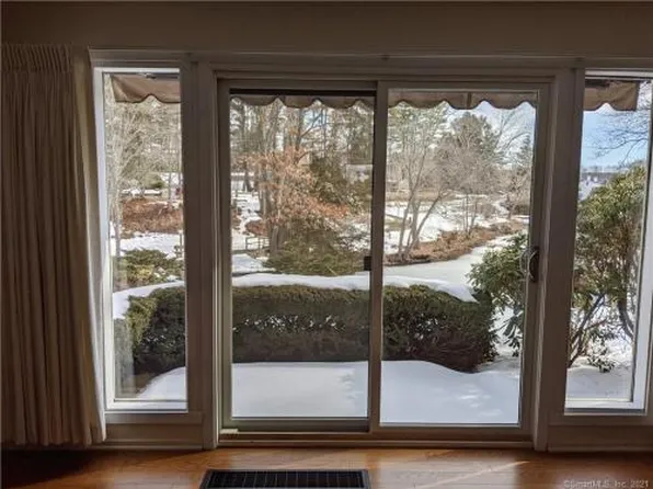17 Heritage Vlg #A, Southbury, CT 06488