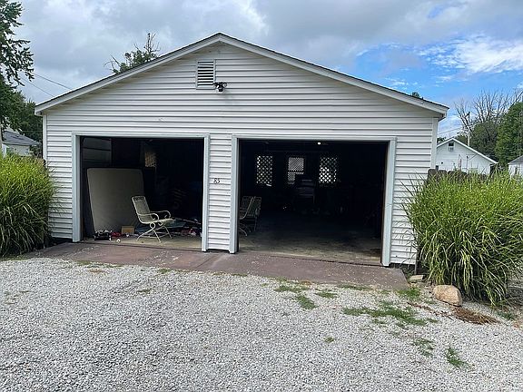 2nd image of 85 NW J St