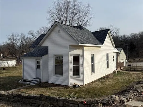 121 S Low St, Frankford, MO 63441