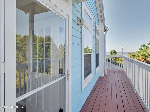 1515 E Beach Blvd APT 230, Pass Christian, MS 39571