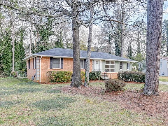 3rd image of 541 Lyle Dr SE