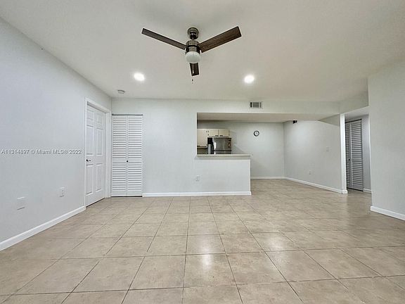 4th image of 400 Palm Cir W APT 308