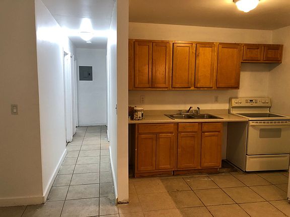 4th image of 749 W 9th St Unit 749-1