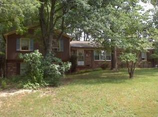 2 Longmeadow Rd, Taylors, SC 29687