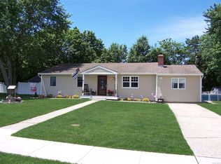 342 Randall Rd, Ridge, NY 11961