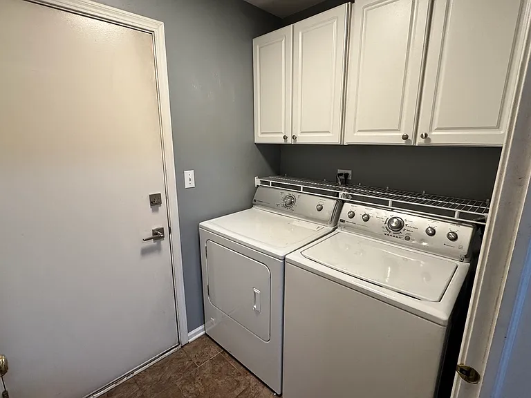 2910 Stockton Ct — Photo 16