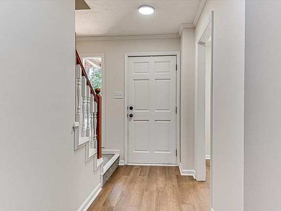 3rd image of 3013 Creek View Ct