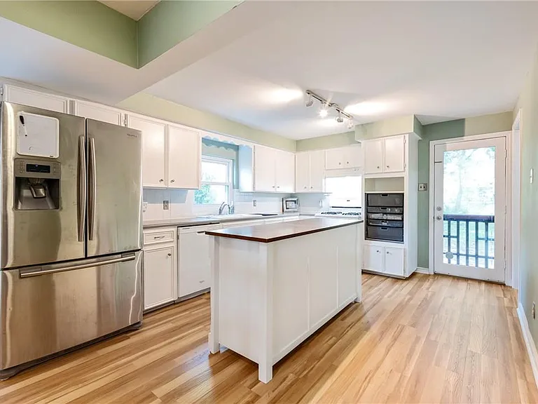 7815 Hardy Dr — Photo 3