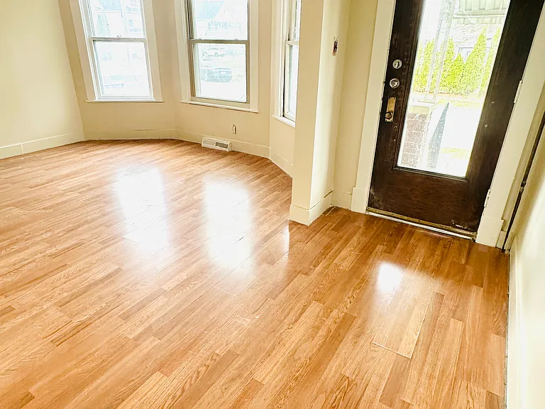 838 Holland Rd — Photo 6