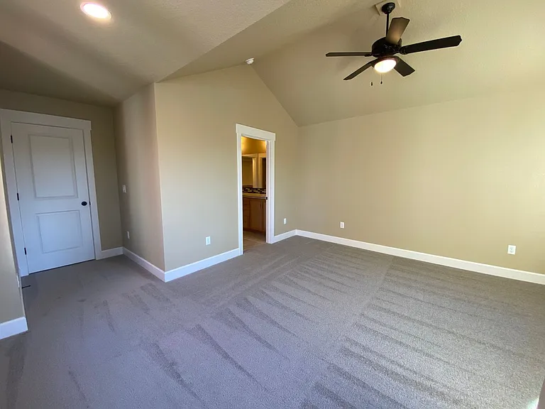 9126 N Seward Ave — Photo 19