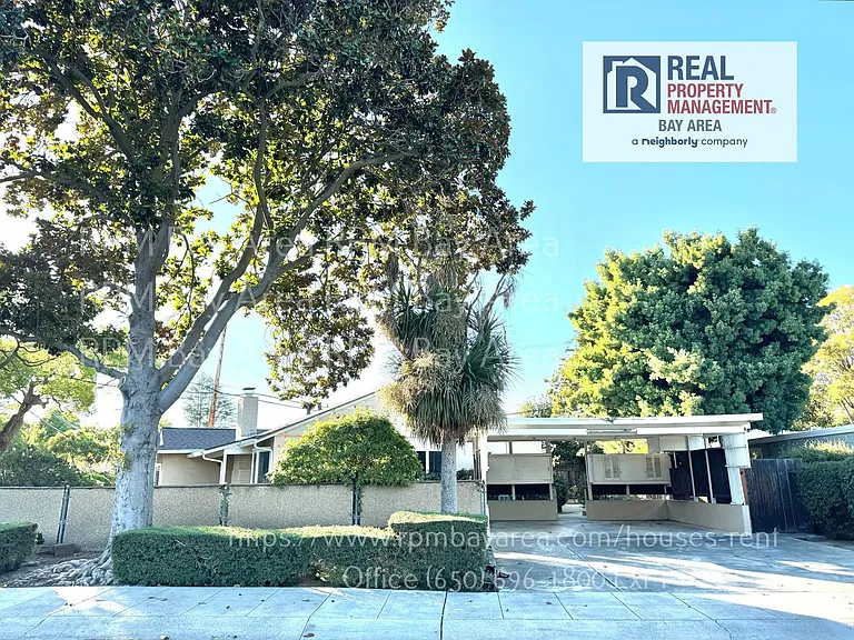 1087 Embarcadero Rd — Photo 2