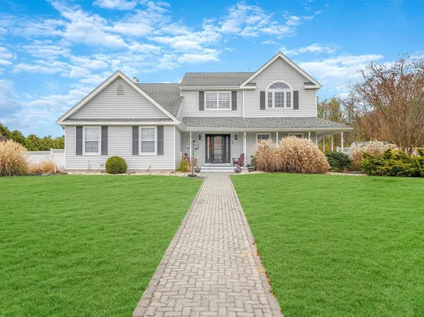 1 Bridget Drive, Manorville, NY 11949