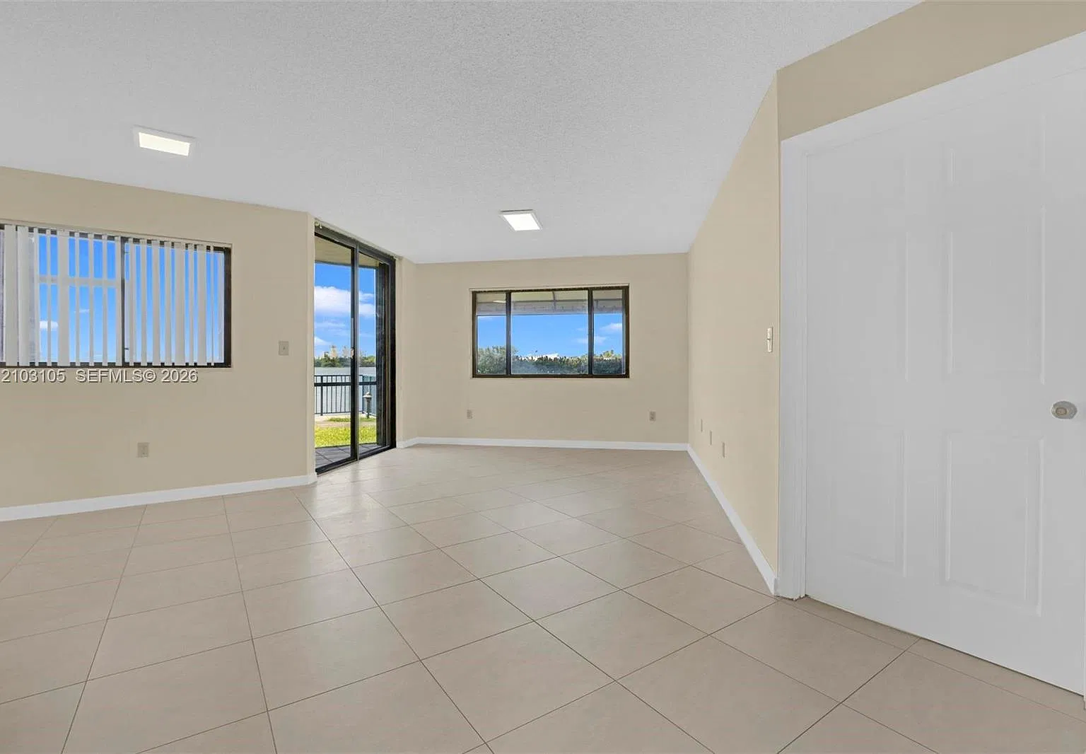15545 Miami Lakeway N — Photo 3