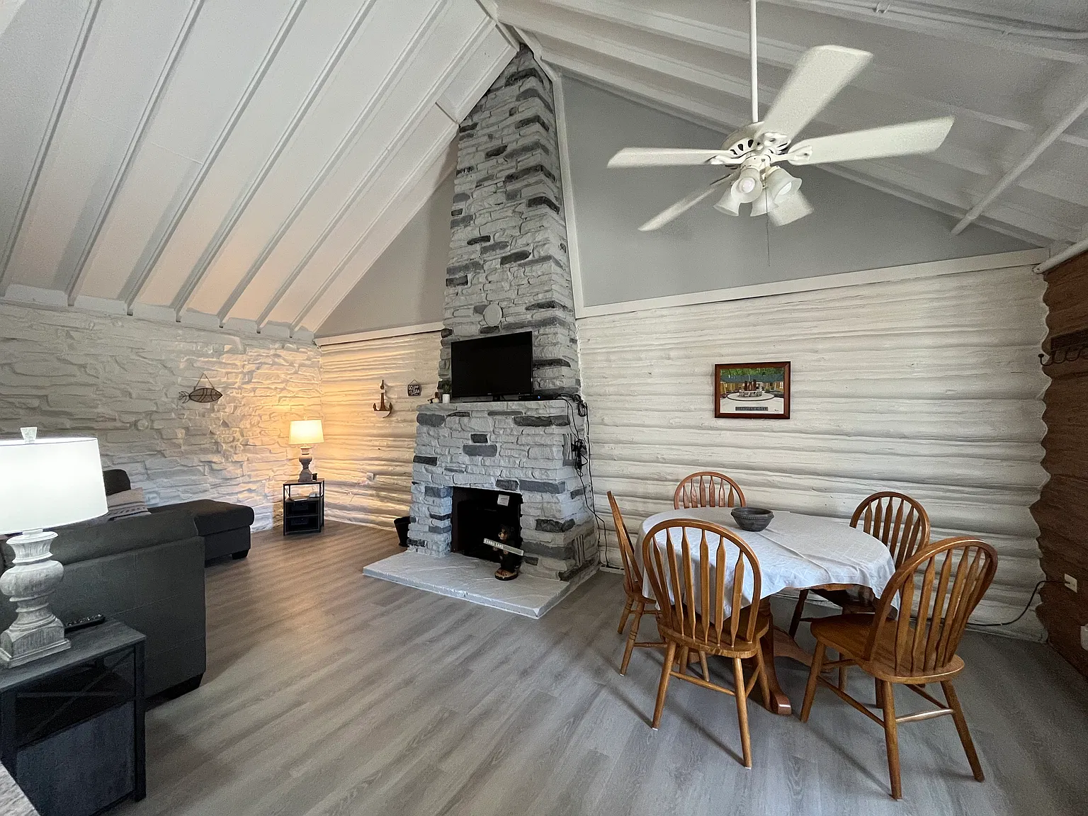2 bed, 1.0 bath, $1,350 — Photo 2