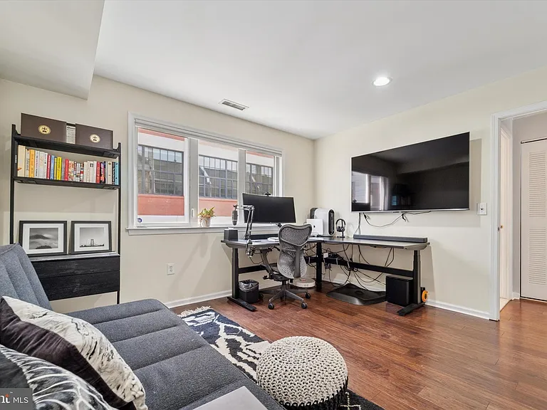 212 S 24th St #24-2416B — Photo 10