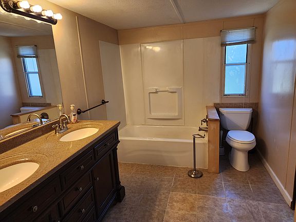 Master Bathroom. No shower just tub.