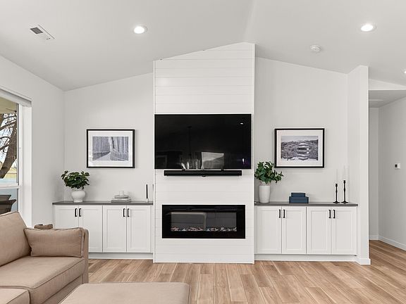 5th image of 9721 E Walton Ln