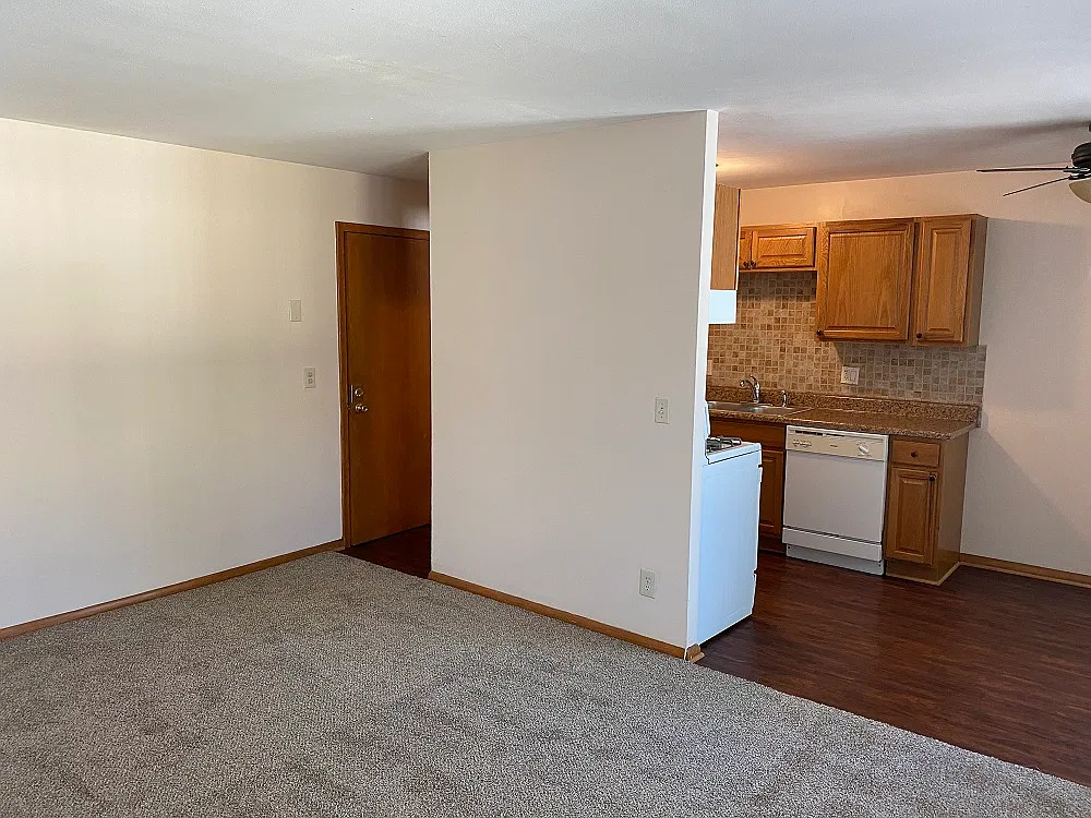 Pillsbury Ave Apartments — Photo 3