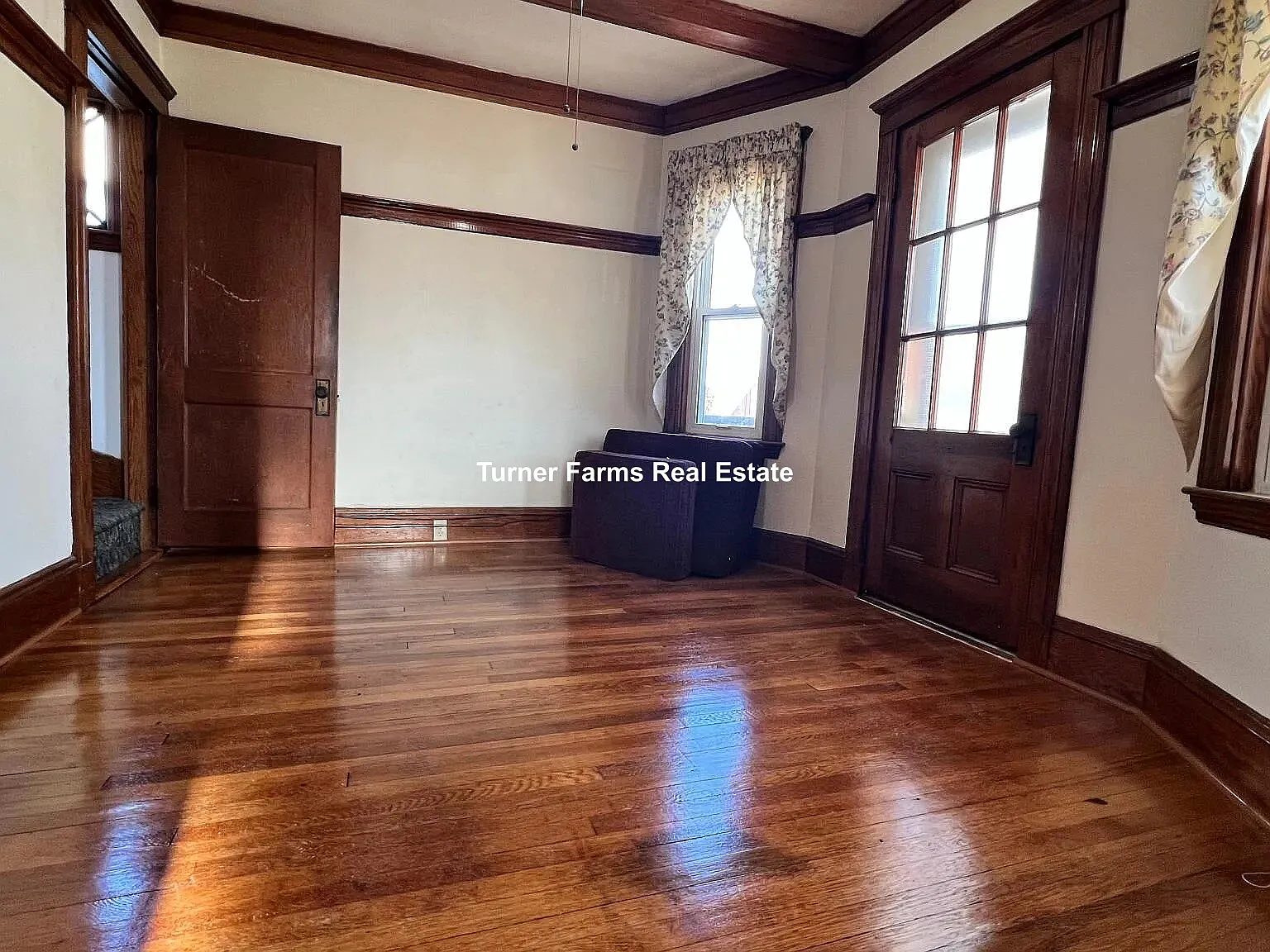 5 bed, 1.5 bath, 9999 sqft, $7,800 — Photo 3