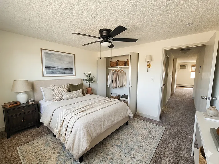 Sunstone Apartments — Photo 20