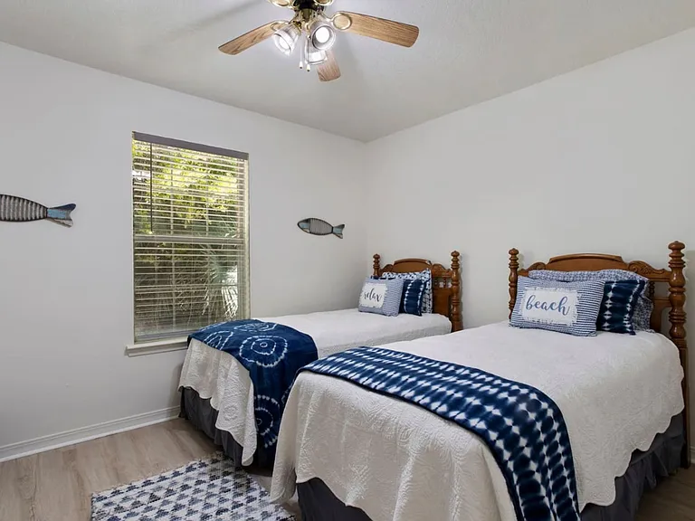 233 Palmetto Ln #B — Photo 9