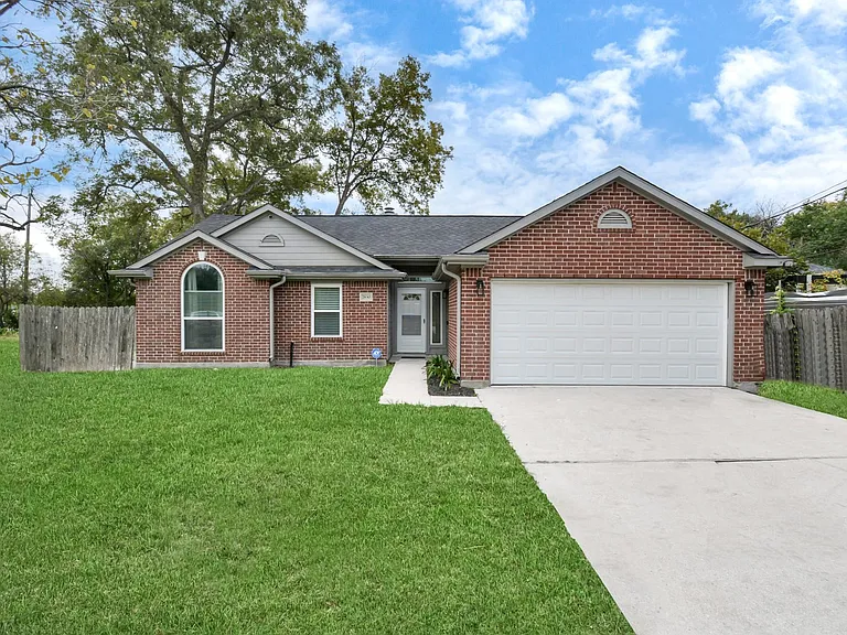 7830 Pardee St — Photo 1