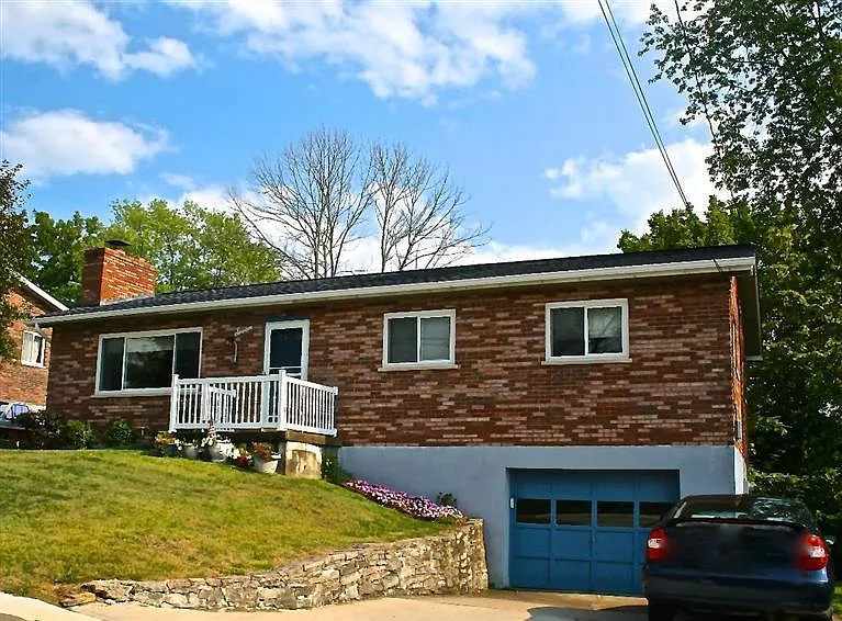 7 Lakeside Dr photo 1