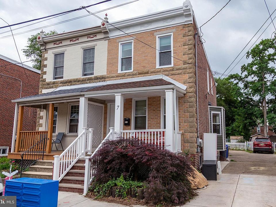1st image of 7 Center St