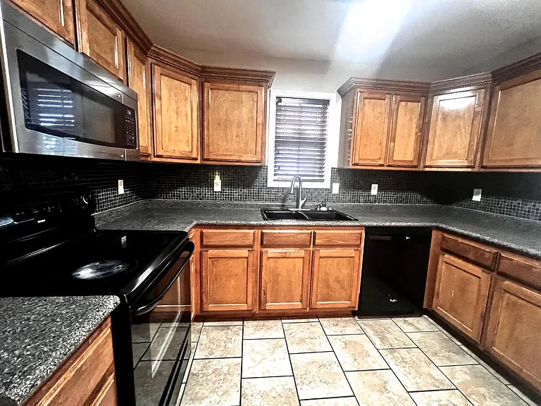 4725 Wildwood Ln — Photo 5